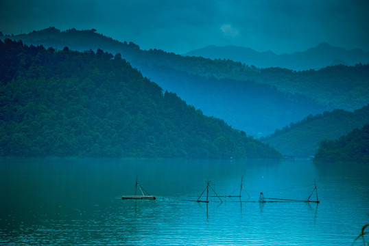 湖光山色中的心靈之旅，自然美景在線閱讀體驗(yàn)