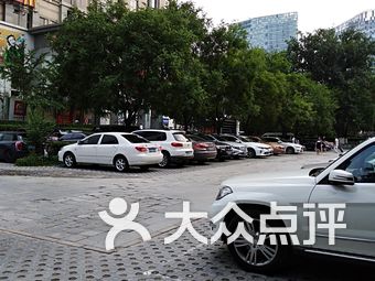 北京停車場(chǎng)承包，機(jī)遇與挑戰(zhàn)的并存