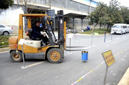 濟南叉車工招聘專題，職業(yè)前景、技能要求和求職攻略一網(wǎng)打盡！